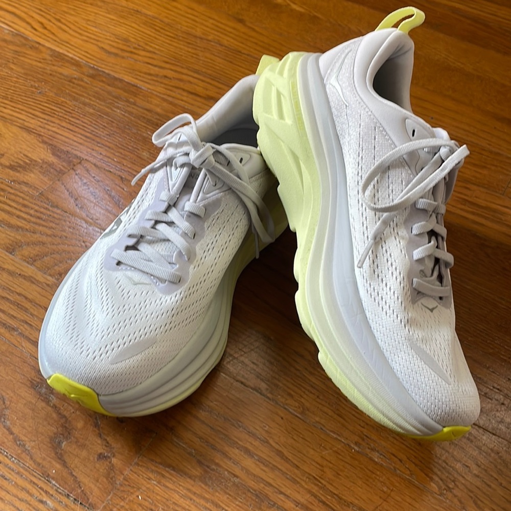 Hoka ladies Bondi 8 shoes Size 8B